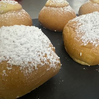 Brioche crema pasticcera