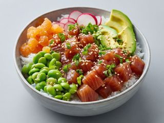 poke con riso bianco