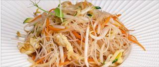 Spaghetti di riso con verdure