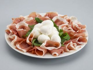 Crudo e mozzarella