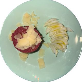 Tartare di fassona con grana e finocchi