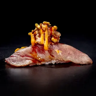Nigiri tuna scottato