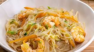 Spaghetti di riso con gamberi e verdure n. 20