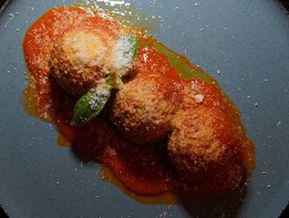 Polpette fatte in casa al Sugo con ricotta salata