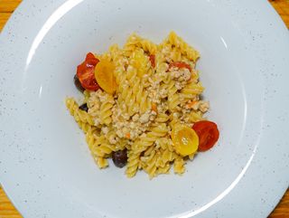 Fusilli al Ragu di Cortile, Olive e Pomodorini Confit