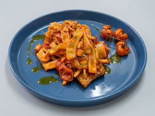 Calamari stufati con pomodorini freschi