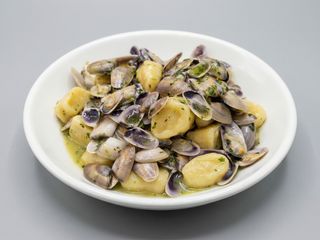 Gnocchetti di patate con lupini o telline di Anzio