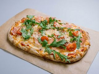 Crudo e rucola
