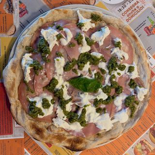 Fornarina con mortadella pesto di pistacchio e burrata