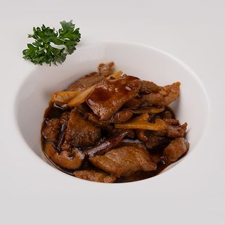 143. MANZO CON FUNGHI E BAMBU