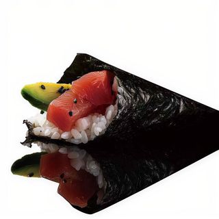 77. Temaki tuna avocado