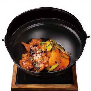 999. Scodella di fuoco con manzo e patate