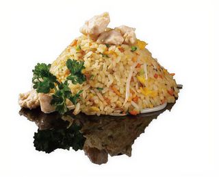 120. Riso saltato con pollo e verdure