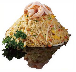 121. Riso saltato con gamberi e verdure