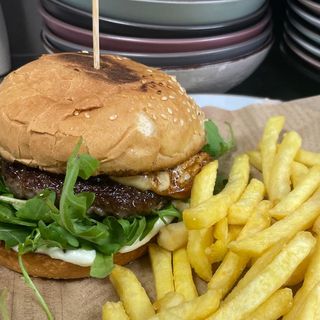 Hamburger Kalabrian con Patatine Fritte