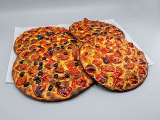 Focaccia barese intera