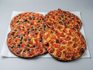 Focaccia barese farcita intera