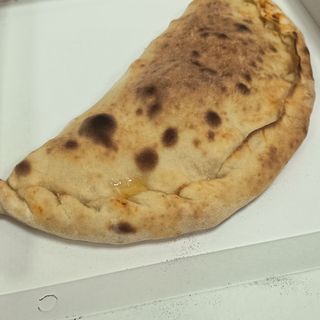 Calzone mozzarella broccoletti e salsiccia