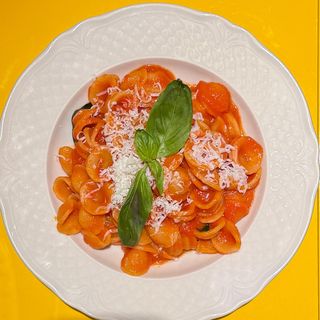 Pasta al pomodoro con cacioricotta