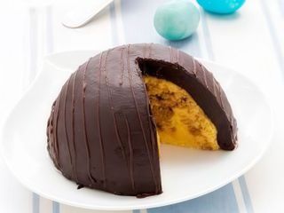 Zuccotto cioccolato e zabaione con base di biscotto