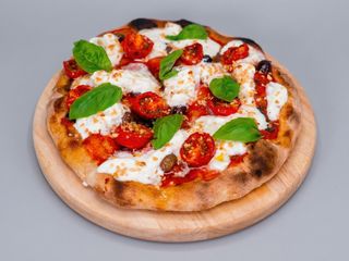 Pesto, pomodorini confit e stracciatella
