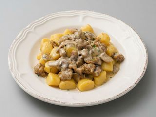Gnocchi funghi e salsiccia - mini porzione