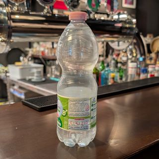Acqua naturale