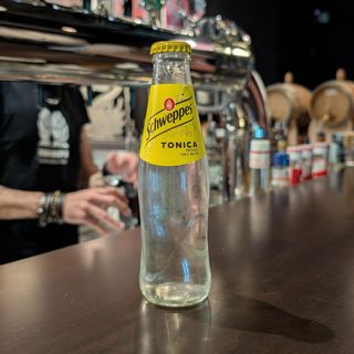Tonica Schweppes