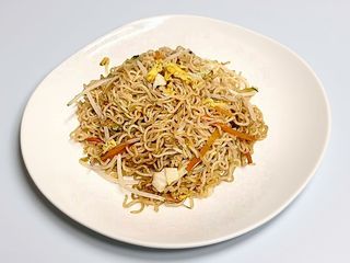 Ramen saltato con verdure