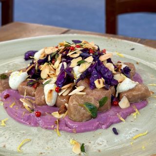 Gnocchi proteici di ceci con cavolo viola