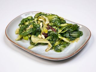 Scarola con pinoli e uvetta