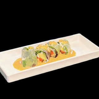 SALMONE SPRING ROLL