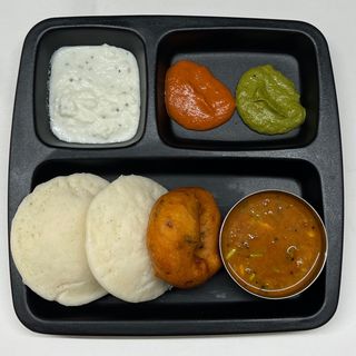 Idli sambhar vada 3 pezzi