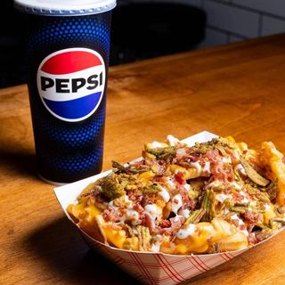 Loaded Patatine fritte con Pepsi