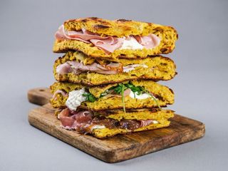 Schiacciata peposo, gorgonzola, piccante