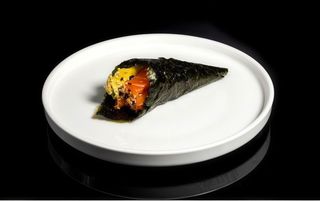 41. Temaki sake