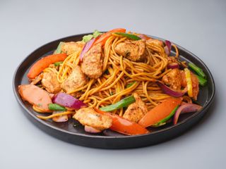 Tallarín saltado de pollo