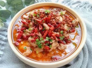 Fettine di manzo in brodo con crauti cinesi