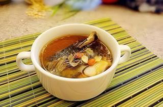 Brodo di pollo nero al ginseng