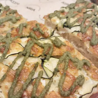 Focaccia pugliese con zucchine e mozzarella