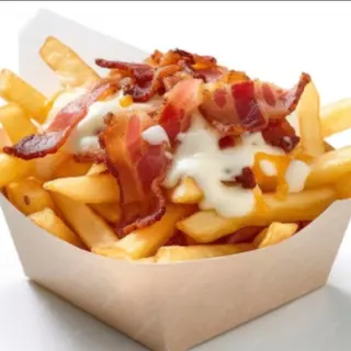 Patatine, wurstel e pancetta