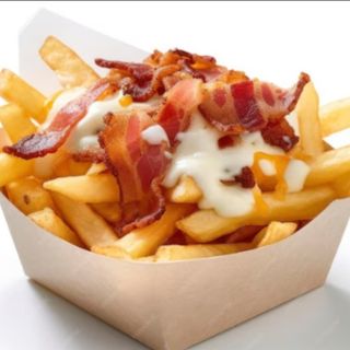 Patatine, wurstel e pancetta