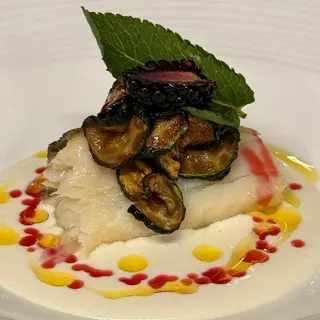 Baccalà con salsa di pecorino, aceto di more e zucchine alla scapece