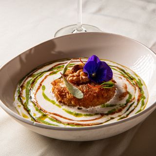 Scarole con olive Tifatine e capperi, in crosta di pane panko