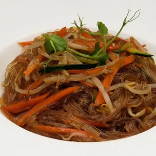SPAGHETTI DI SOIA CON MANZO