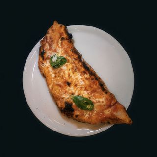 Calzone Napoletano