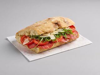 Pomodori a fette, fiordilatte, rucola, grana e ventricina piccante