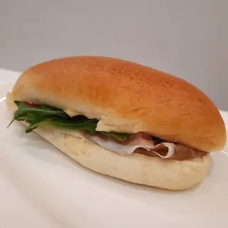 Sandwich crudo, rucola