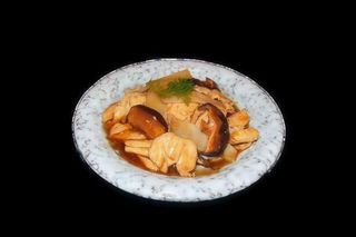 112-Pollo con funghi e bambù