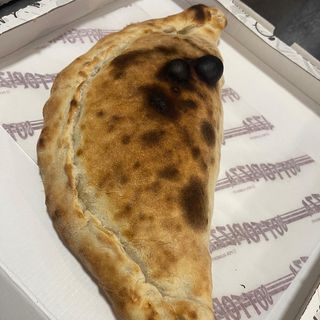 Calzone napoletano